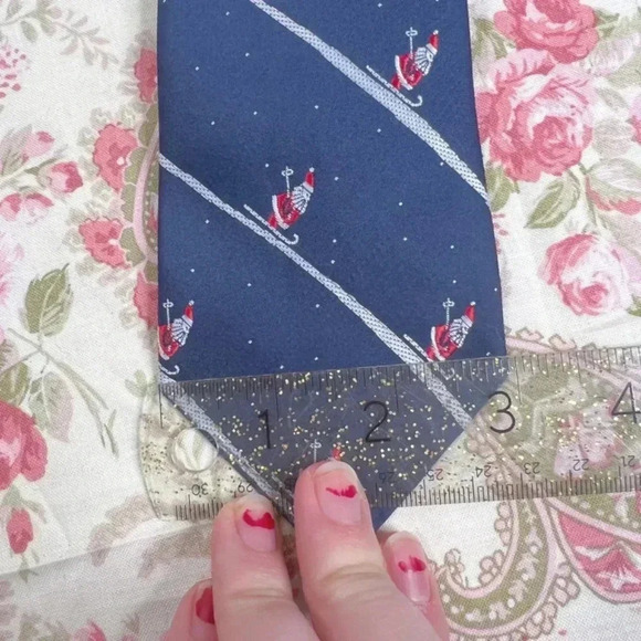 Vintage Santa Skiing Tie Christmas Holiday Suit Formal Wide Tie - Picture 6 of 7